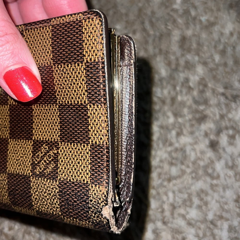 Authentic Louis Vuitton Damier Ebene Kisslock Wallet - Picture 12 of 16